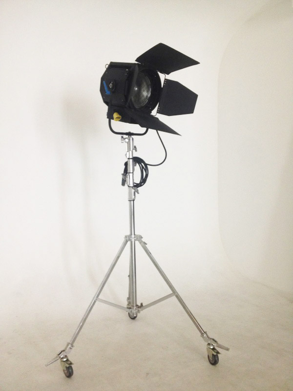 Arcuflex Fresnel Spotlight 02.jpg